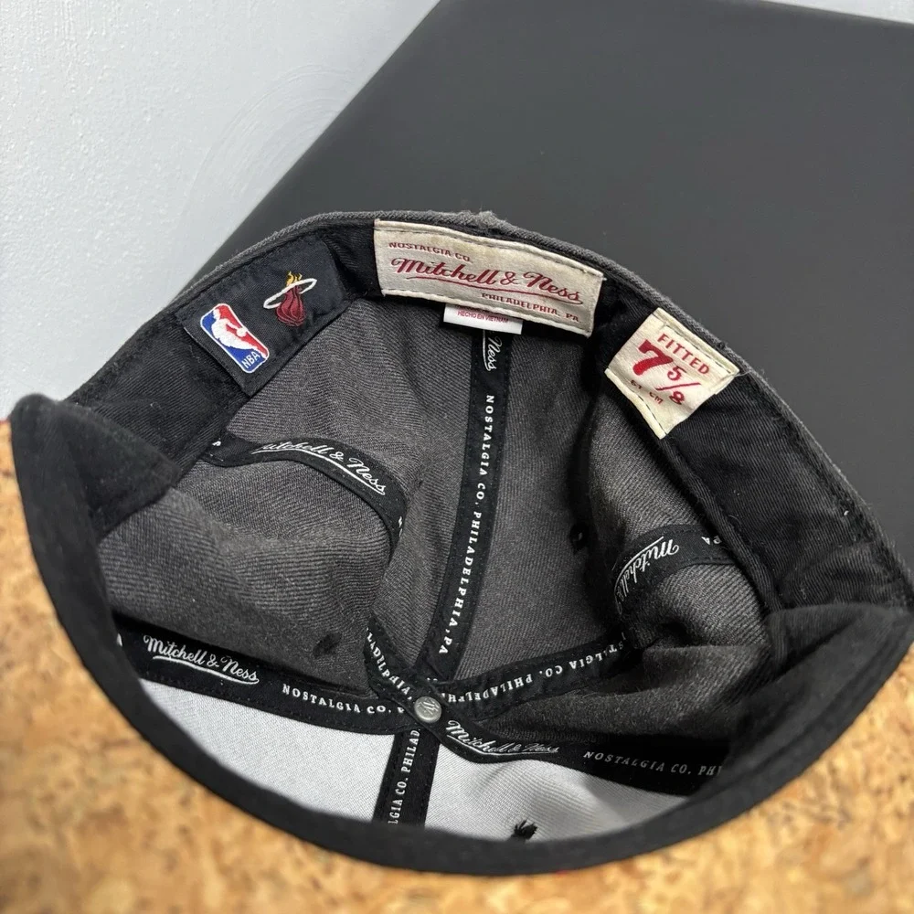 Miami‎ Heat Mitchell & Ness Snapback NBA Hat Red/Gray Grey Size 7 5/8 Cork